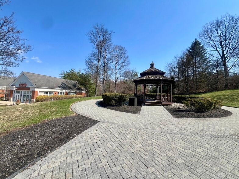 More Photos Of 546-574 Allen Rd, Basking Ridge General Retail For Lease