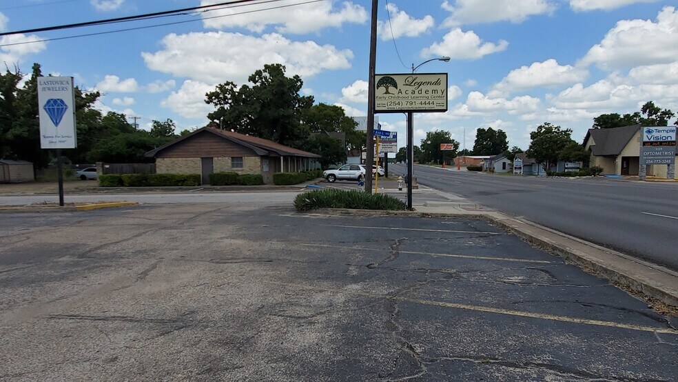 More Photos Of 1202 S 31st St, Temple Storefront Retail Office For Lease