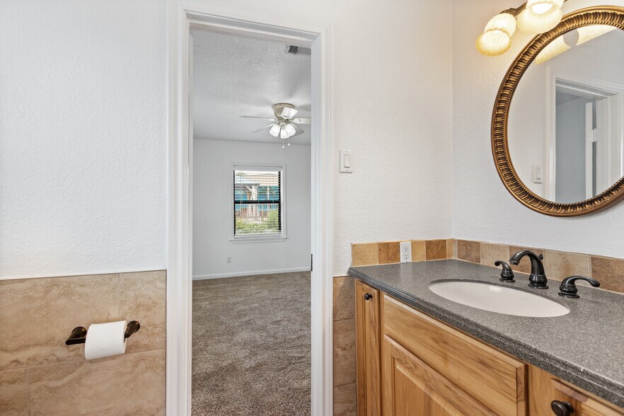 More Photos Of 16815 Avenue A, Channelview Truck Terminal For Sale