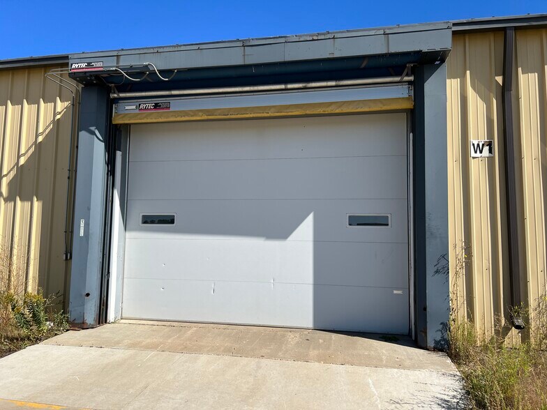 More Photos Of 1025 4 Bottle Dr, Valley City Industrial For Lease
