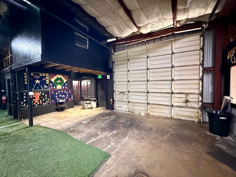 More Photos Of 108 Schilling St, Baytown Warehouse For Lease