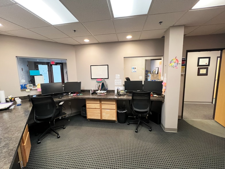 More Photos Of 10412 Allisonville Rd, Fishers Office For Sale