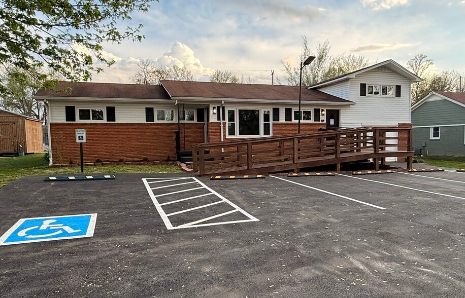 Primary Photo Of 319 Highway 76, White House Office For Lease