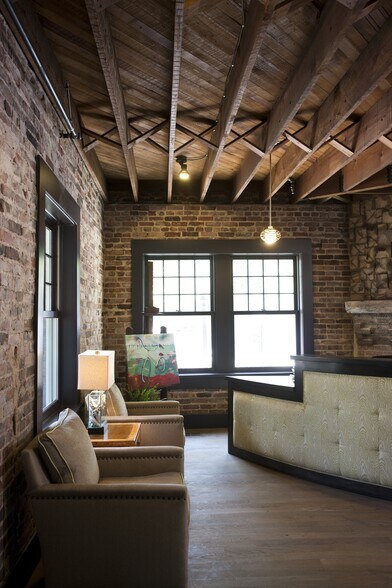 More Photos Of 1228 S Adams St, Fort Worth Office For Lease
