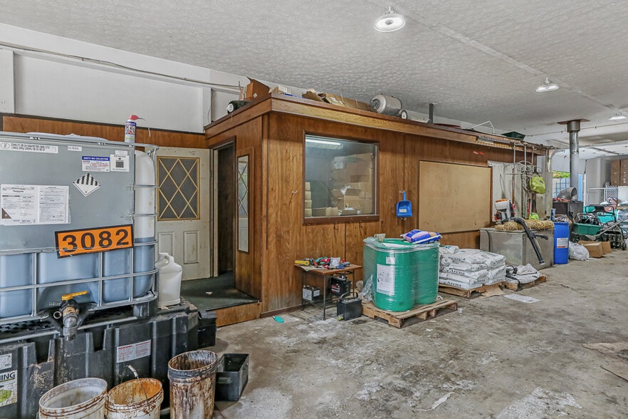 More Photos Of 13390 Ravenna Ave NE, Hartville Flex For Sale