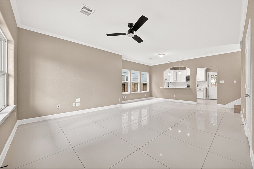 More Photos Of 14134 Packard St, Houston Specialty For Sale