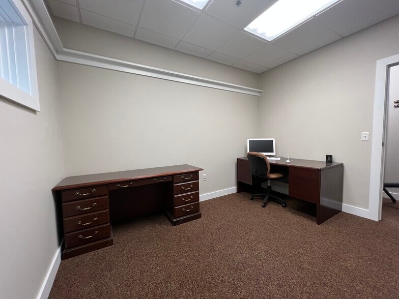 More Photos Of 140 Point Judith Rd, Narragansett Storefront Retail Office For Sale
