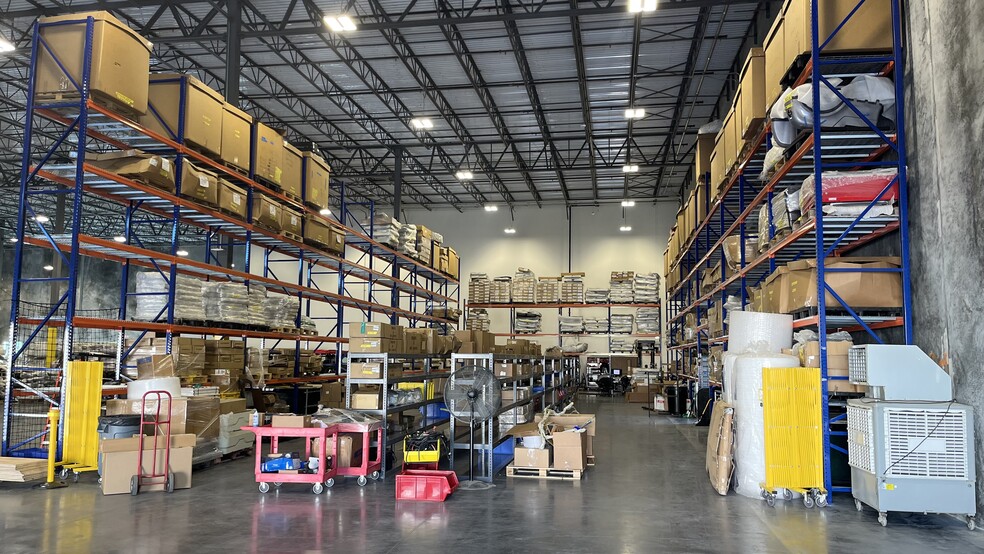 More Photos Of 5817 24th St E, Bradenton Warehouse For Lease