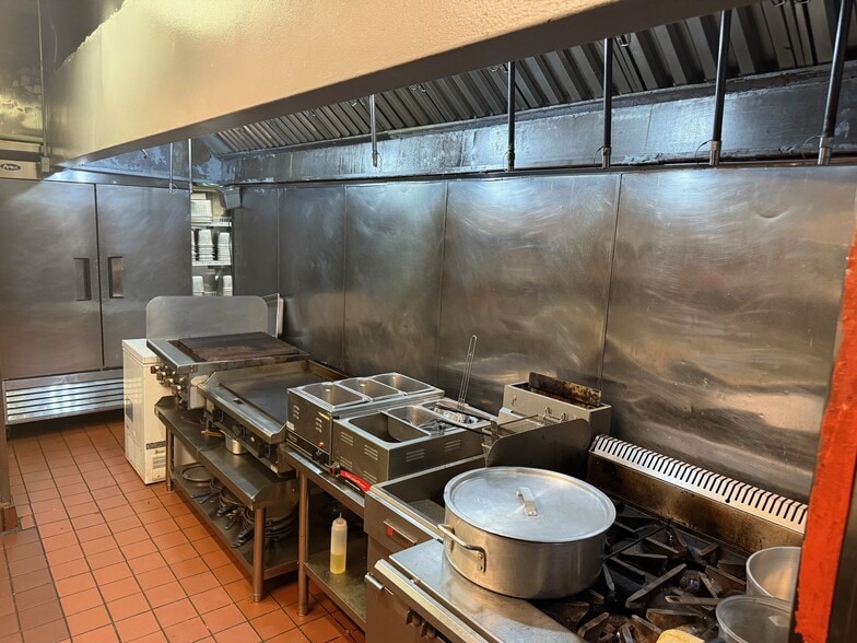 More Photos Of 1421 W Chicago Ave, Chicago Apartments For Lease