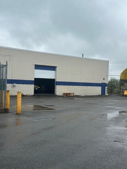 More Photos Of 84 Aero Dr, Cheektowaga Warehouse For Lease