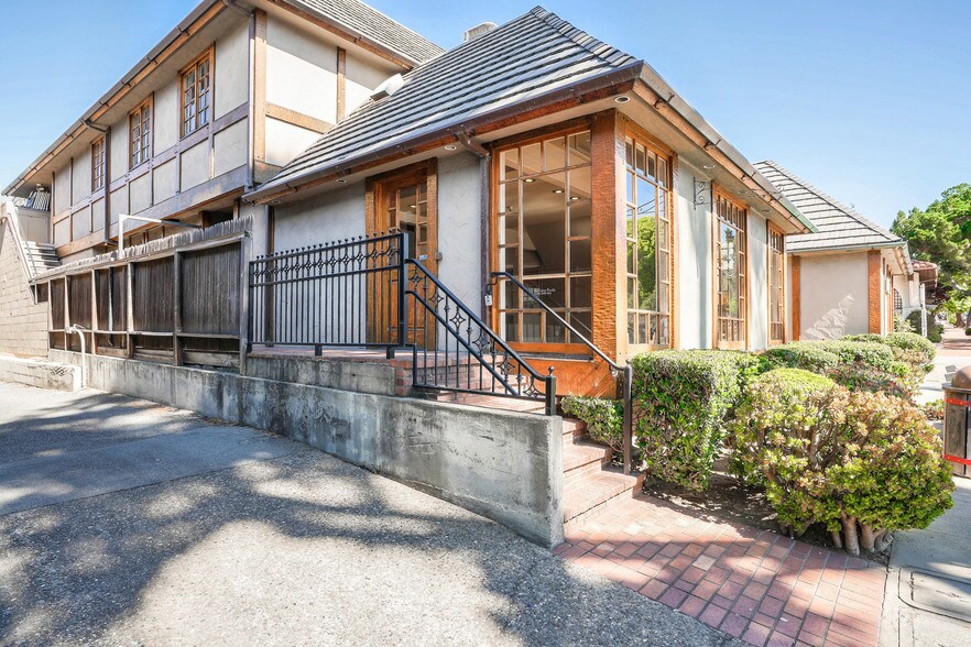 More Photos Of San Carlos St, Carmel Storefront Retail Office For Lease