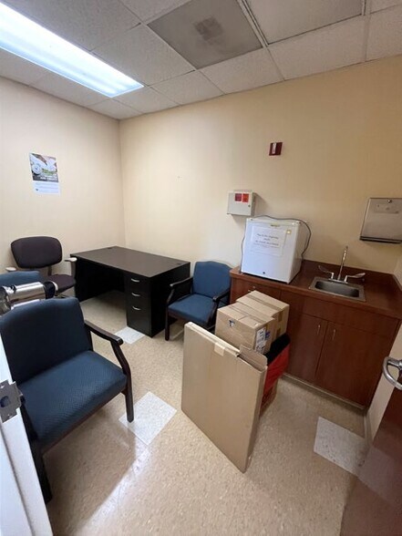 More Photos Of 11601 Iron Bridge Rd, Chester Medical For Lease
