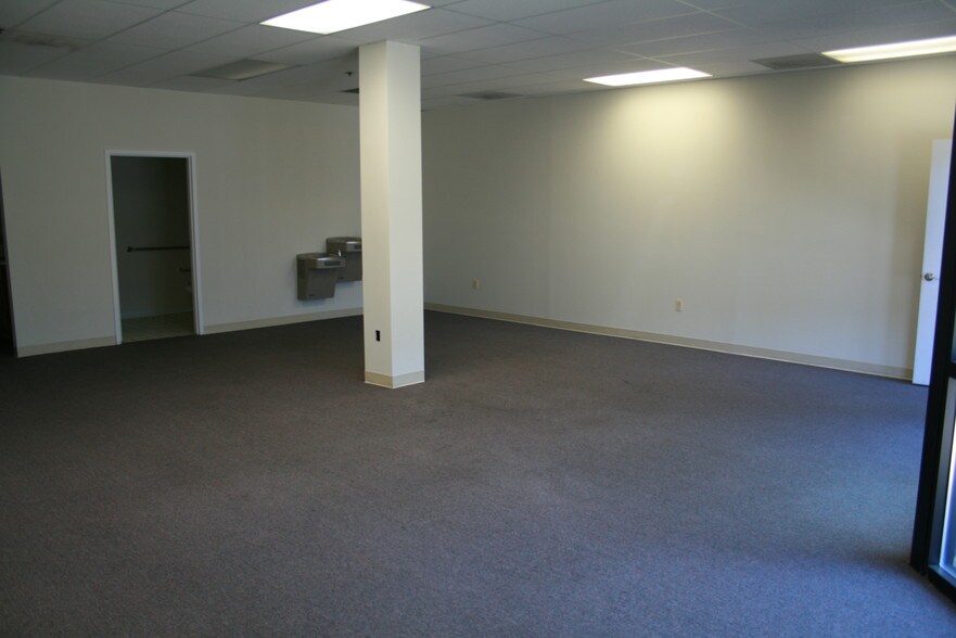 More Photos Of 8390 Terminal Rd, Lorton Flex For Sale