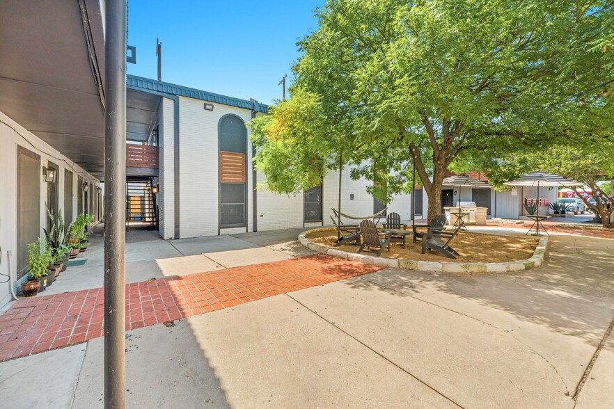 Primary Photo Of 1220 W Anderson Ln, Austin Apartments For Sale