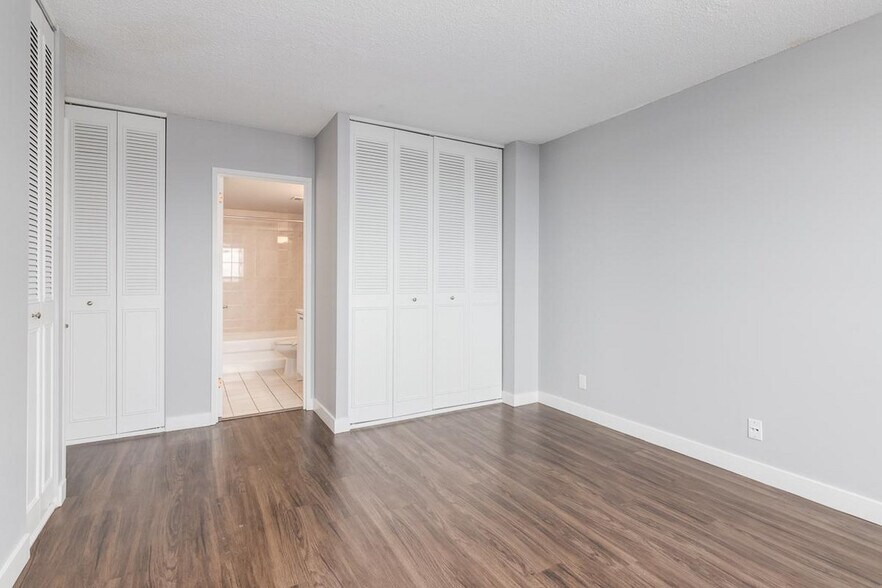 More Photos Of 2105 90 Av SW, Calgary Apartments For Lease