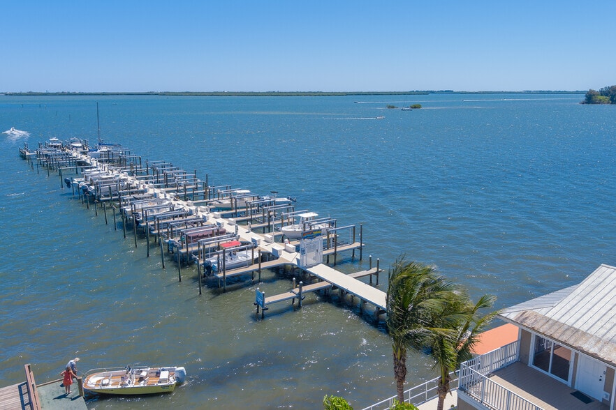 More Photos Of 806 Indian River Dr, Sebastian Marina For Sale