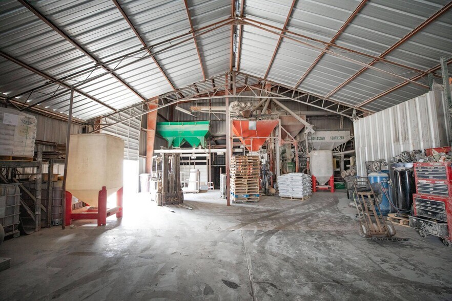 More Photos Of 9705 SE 1300th Rd, Humansville Industrial For Sale