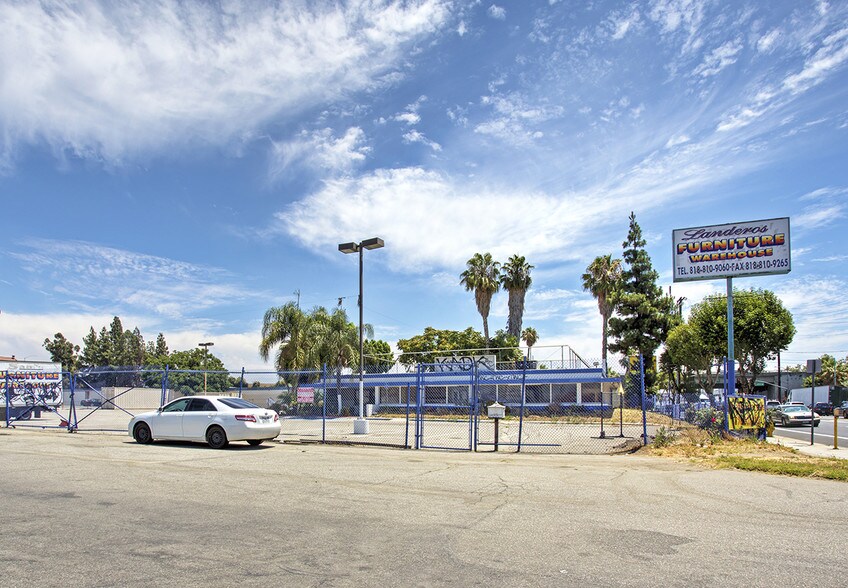 More Photos Of 15701 Roscoe Blvd, North Hills Freestanding For Lease