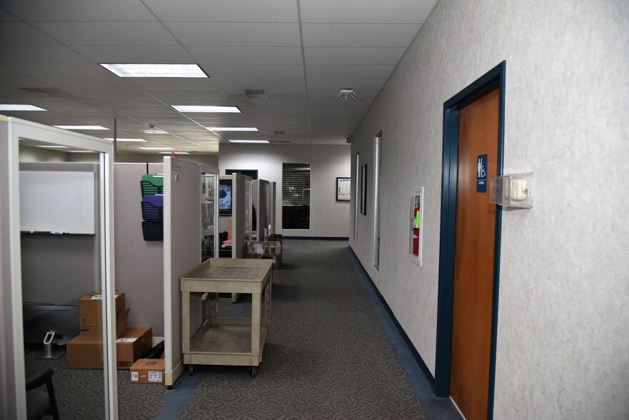 More Photos Of 131 Dawson Dr, Winchester Office For Lease