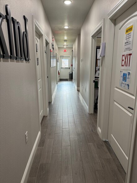 More Photos Of 105 Canyon Lake Cir, Lumberton Office For Sale