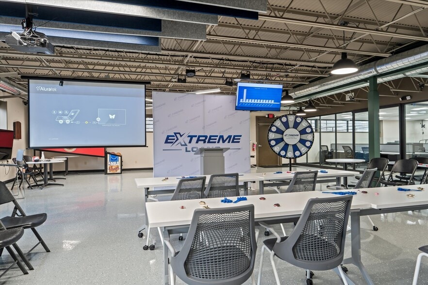 More Photos Of 29444 Northwestern Hwy, Southfield Office For Sale