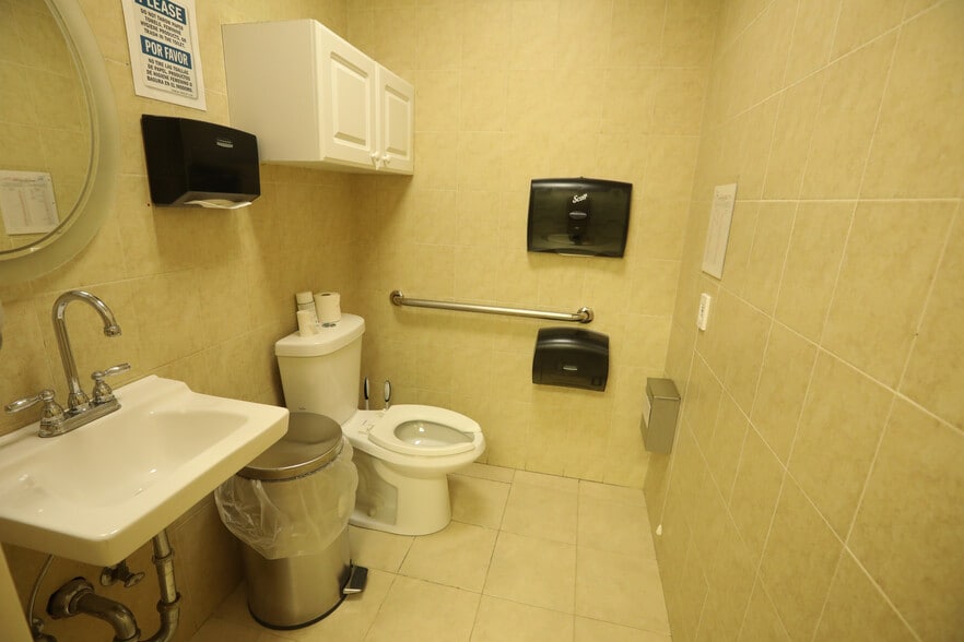 More Photos Of 211-20 Union Tpke, Oakland Gardens Medical For Sale