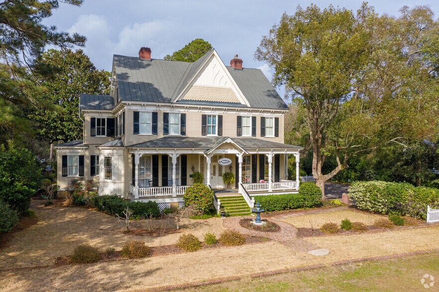 Primary Photo Of 710 S Main St, Summerville Hospitality For Sale
