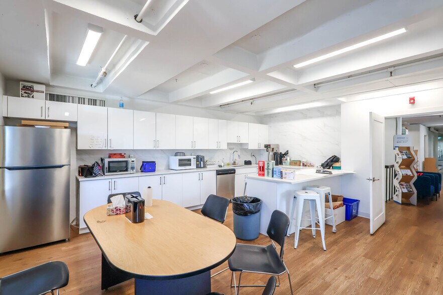 More Photos Of 125 W 71st Ave, Vancouver Warehouse For Lease