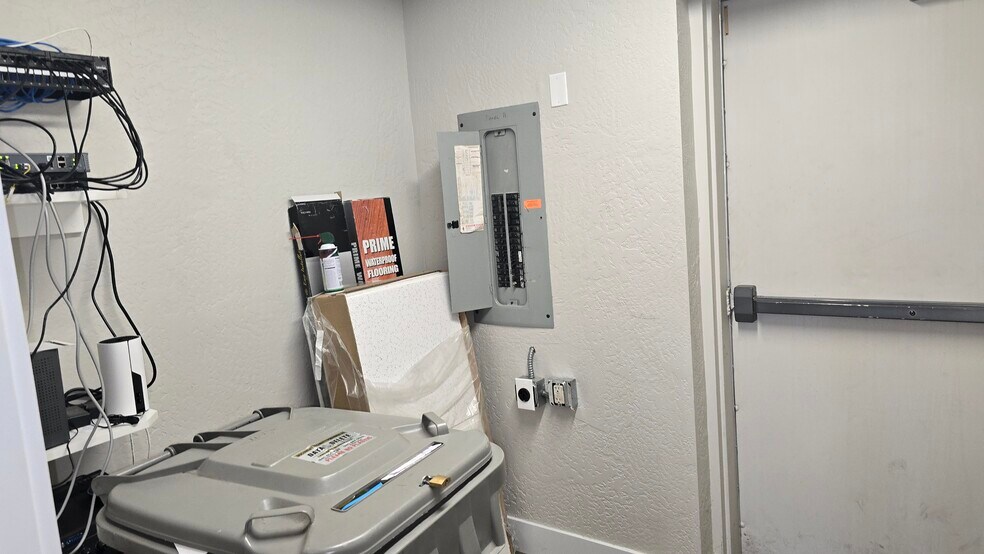 More Photos Of 2573 Campus Dr, Klamath Falls General Retail For Lease