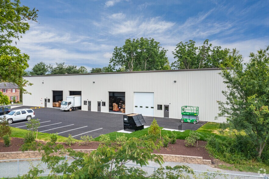 More Photos Of 304 Chapel, Newark Distribution For Lease