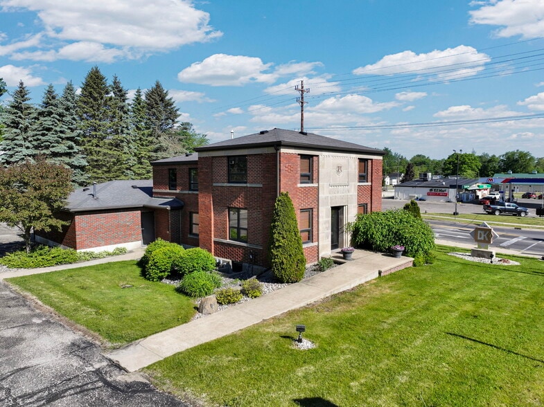 More Photos Of 1104 S Mitchell St, Cadillac Office For Sale