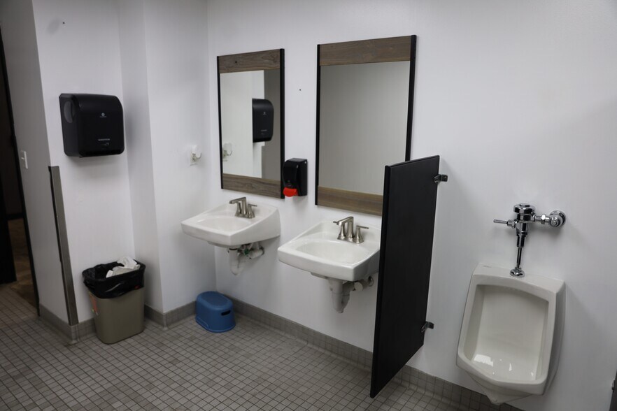 More Photos Of 2800 N Water St, Decatur General Retail For Sale