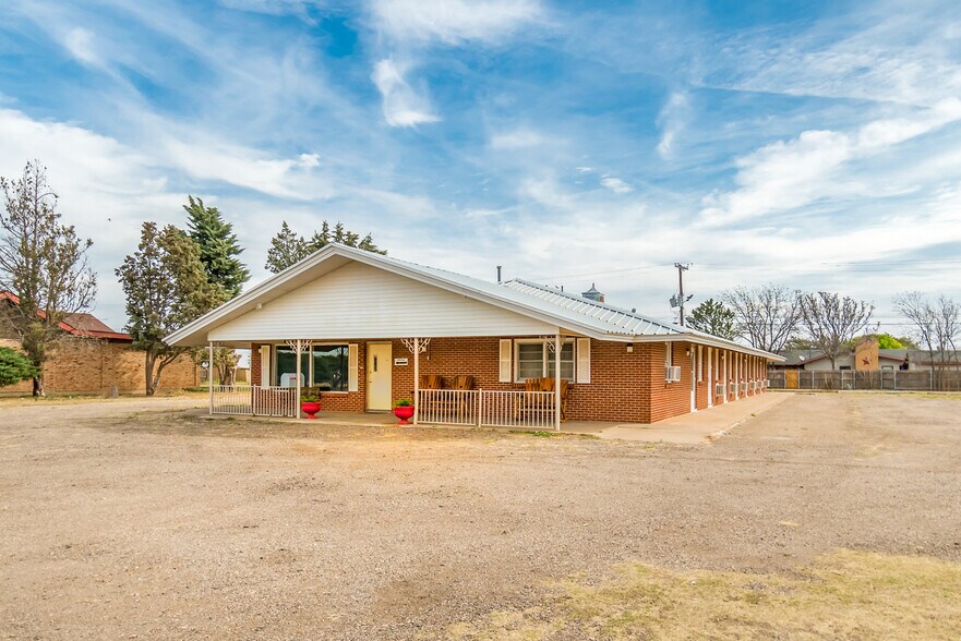 More Photos Of 912 N Hwy 87, Tulia Hotel For Sale