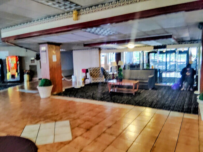 More Photos Of 1441 E Brooks Rd, Memphis Hotel For Sale