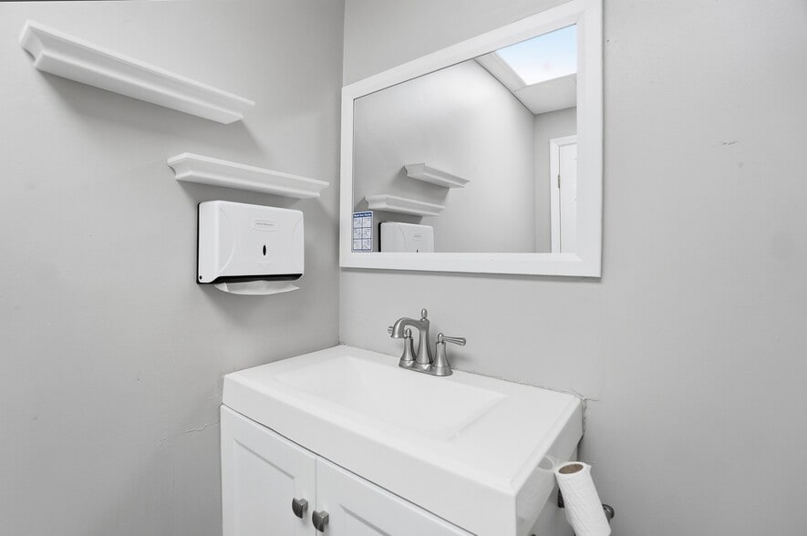 More Photos Of 4753-4759 Cornell Rd, Blue Ash Medical For Sale