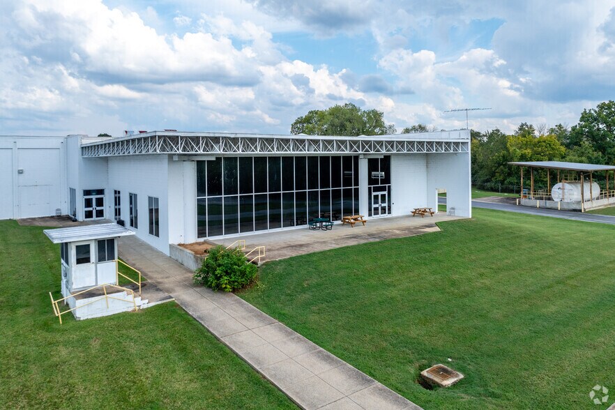 More Photos Of 981 Industrial Park Rd, Columbia Manufacturing For Lease