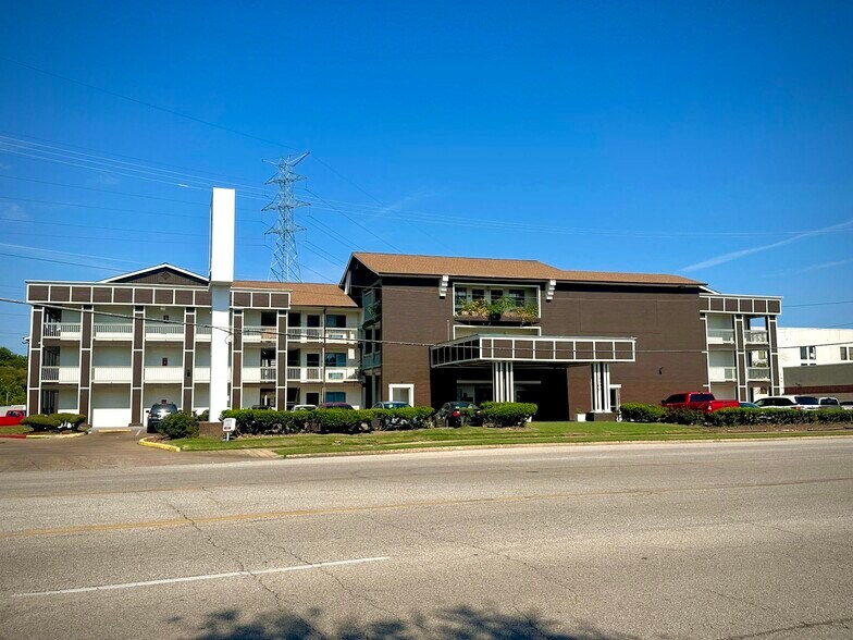 More Photos Of 4300 American Way, Memphis Hospitality For Sale