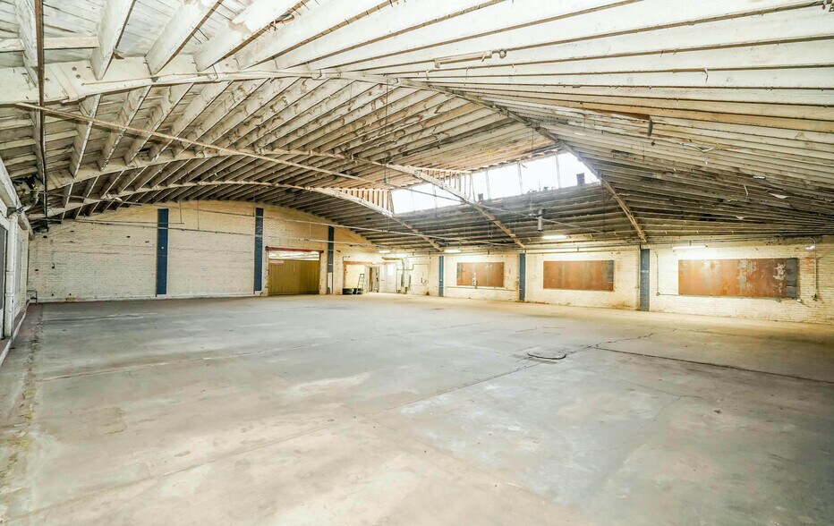 More Photos Of 3301 E 14th St, Los Angeles Warehouse For Sale