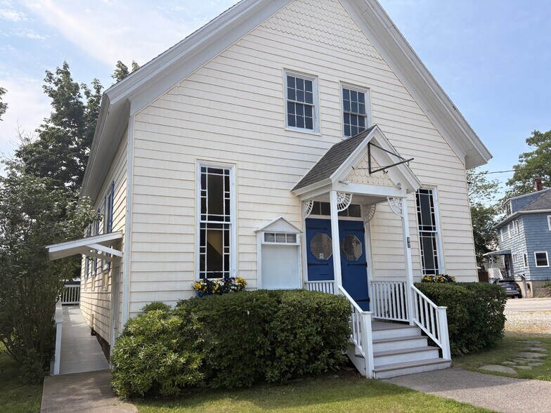 More Photos Of 57 Saco Ave, Old Orchard Beach Freestanding For Lease