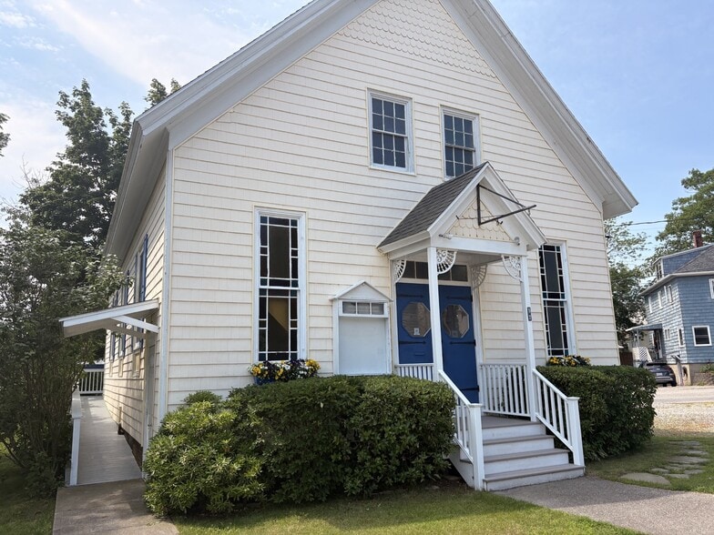 More Photos Of 57 Saco Ave, Old Orchard Beach Freestanding For Sale