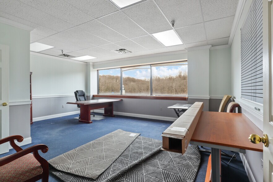 More Photos Of 339 Buschs Frontage Rd, Annapolis Medical For Lease