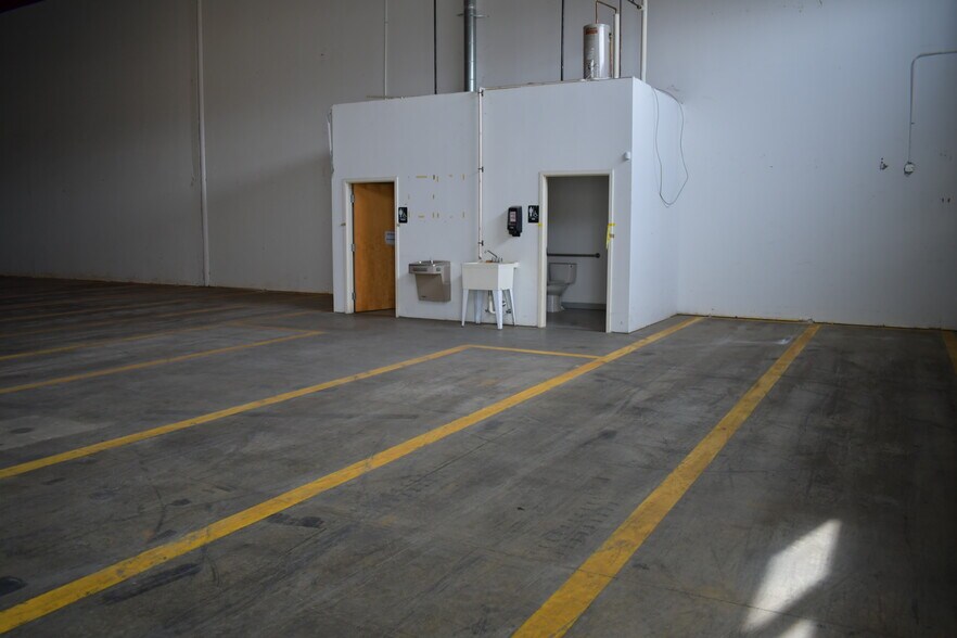 More Photos Of 115 Juliad Ct, Fredericksburg Warehouse For Lease