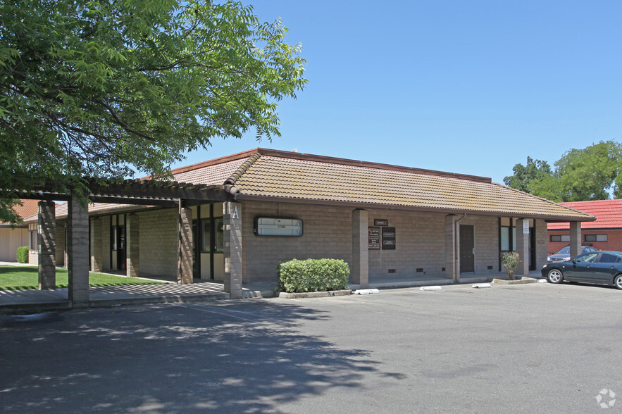 Primary Photo Of 190-250 S Oak Ave, Oakdale Unknown For Lease