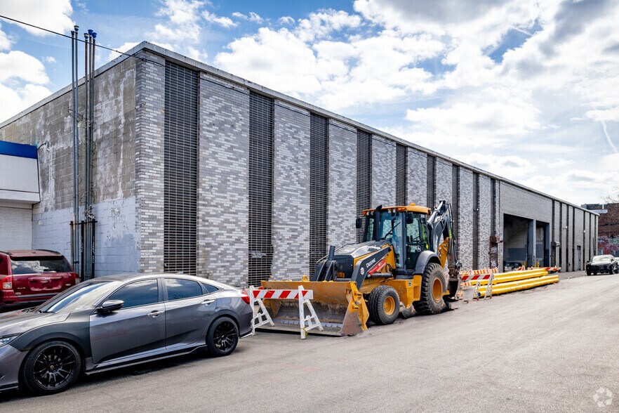 More Photos Of 16-70 Weirfield St, Ridgewood Warehouse For Lease