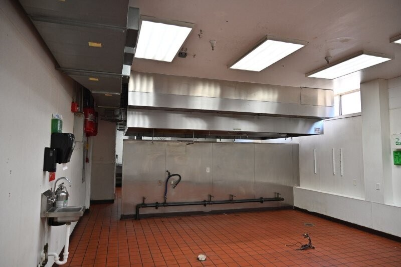 More Photos Of 517 S 4th St, Springfield General Retail For Sale