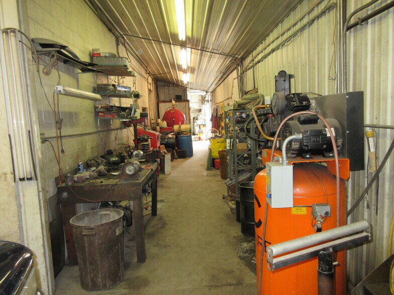 More Photos Of 526 S Phillips St, Algona Auto Repair For Sale