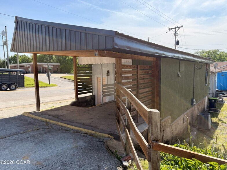 More Photos Of 117 60 Highway, Granby Service For Lease