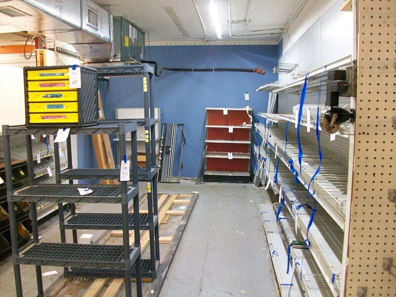 More Photos Of 124 Bushnell Plz, Bushnell Storefront Retail Office For Sale