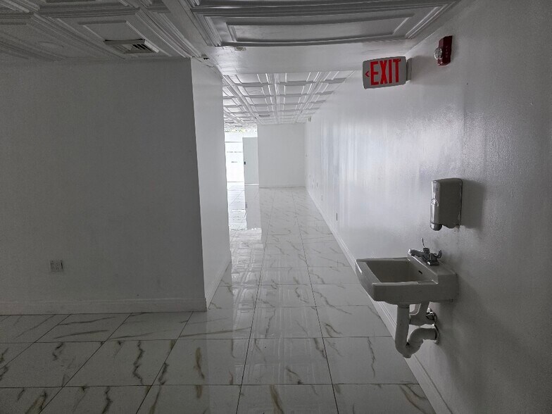 More Photos Of 983-985 Church St, Baldwin Storefront Retail Office For Lease