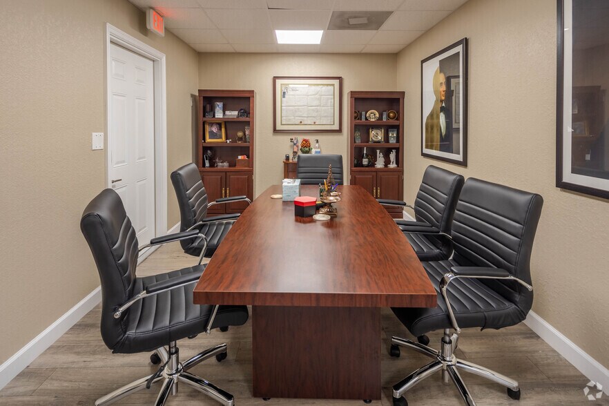 More Photos Of 2328 N US Hwy 19, Holiday Medical For Lease